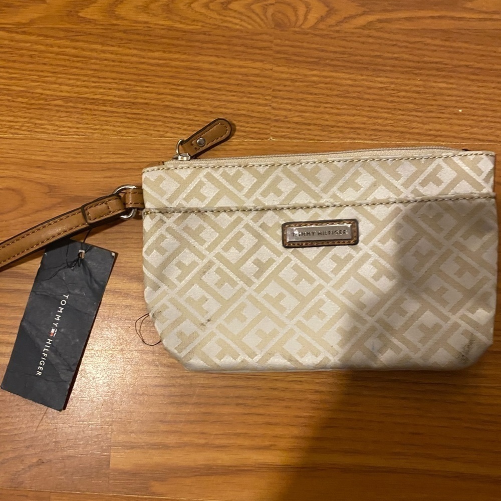 Tommy Hilfiger Wristlet (GA)